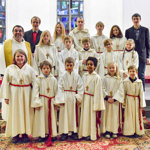 Lebendigkeit der Pfarre Kirchdorf/Krems war am Christkönigs-Sonntag, 23. November 2014 spürbar. Der Gottesdienst stand ganz im Zeichen der Ministranten und Ministrantinnen: Sechs neue wurden aufgenommen. Am Beginn stellten die Mädchen und Buben Fra