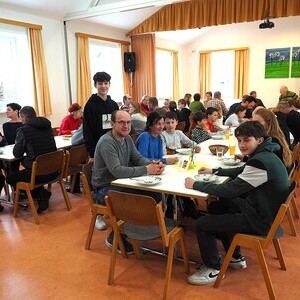 Familienfasttagssuppenessen