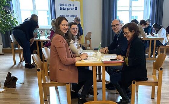  Das Katholische Bildungswerk OÖ festigt mit der Bilanz 2025 seinen Stellenwert als Oberösterreichs größter BildungsNAHversorger. 