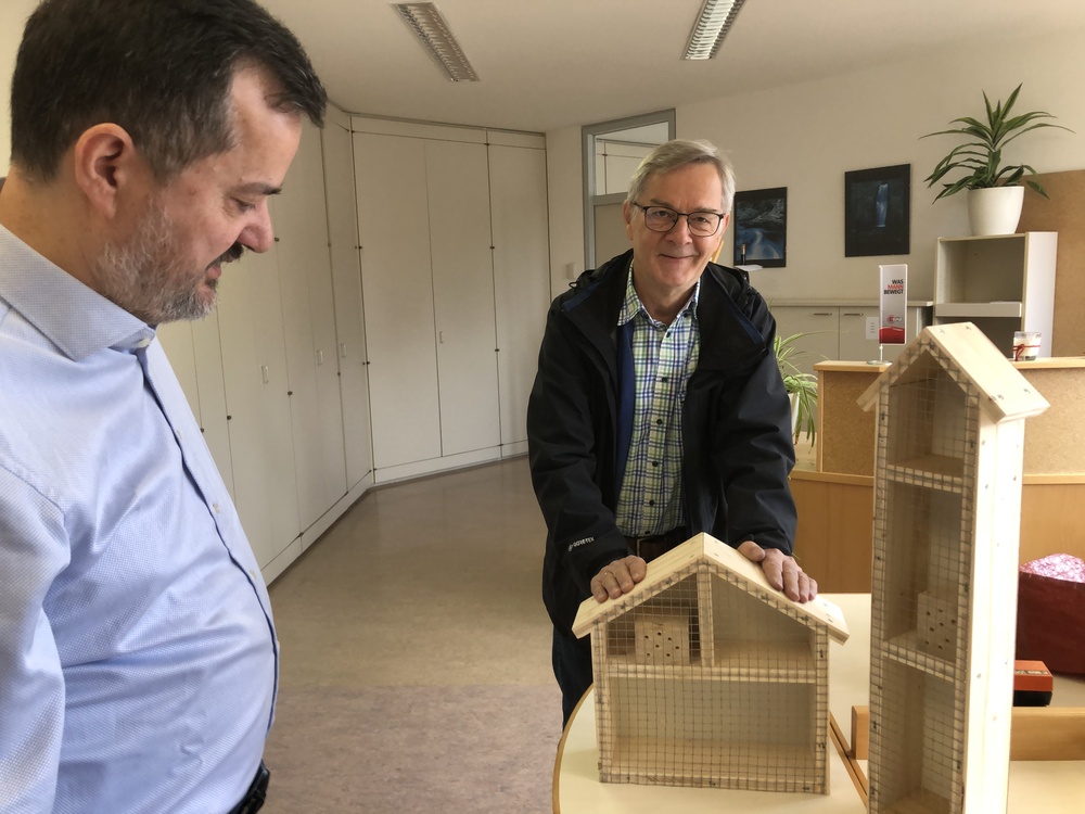 Insektenvilla und Insektenhochhaus für das Vater-Kind-Angebot