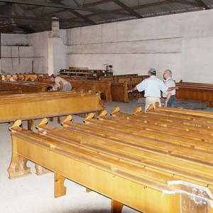 Transport der Kirchenbänke von der Tischlerei Manigatterer zur Lagerhalle 13.07.2016