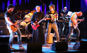 Abtprimas Wolf mit seiner Rockband 'Feedback'