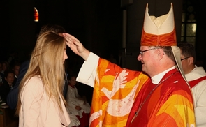 Firmung im Mariendom Linz mit Bischof Manfred Scheuer