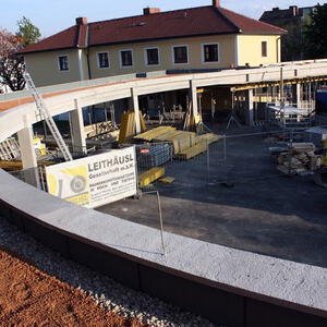 Neugestalteter Kirchenplatz 