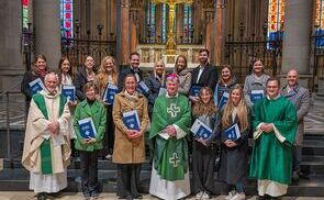 14 Religionslehrer:innen von Bischof Manfred Scheuer in ihren Dienst gesendet