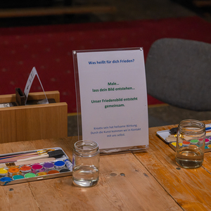 Unterschiedliche Station luden zur Beschäftigung mit dem Thema 'Friede mit mir/meinem Nächsten'