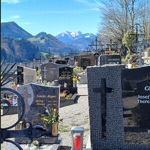 Gräber am Friedhof in Maria Neustift