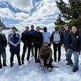 Jungpriester der Diözese Linz gemeinsam mit Bischof Manfred Scheuer bei einem Ausflug im Salzkammergut