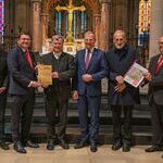 80 Jahre KirchenzeitungBild: BL Michael Münzner, CR Heinz Niederleitner, Bischof Manfred Scheuer, LH Thomas Stelzer, BV Wilhelm Vieböck, GF Reinhold Hofstetter