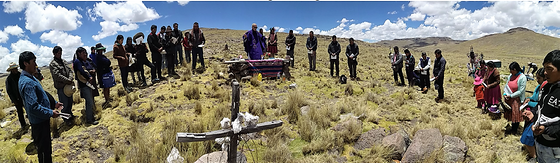 Auf dem Friedhof von Ñequeta auf fast 5000 m Seehöhe