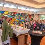 Etwa 200 Teilnehmer:innen feierten mit Bischof Manfred Scheuer den Abschlussgottesdienst.