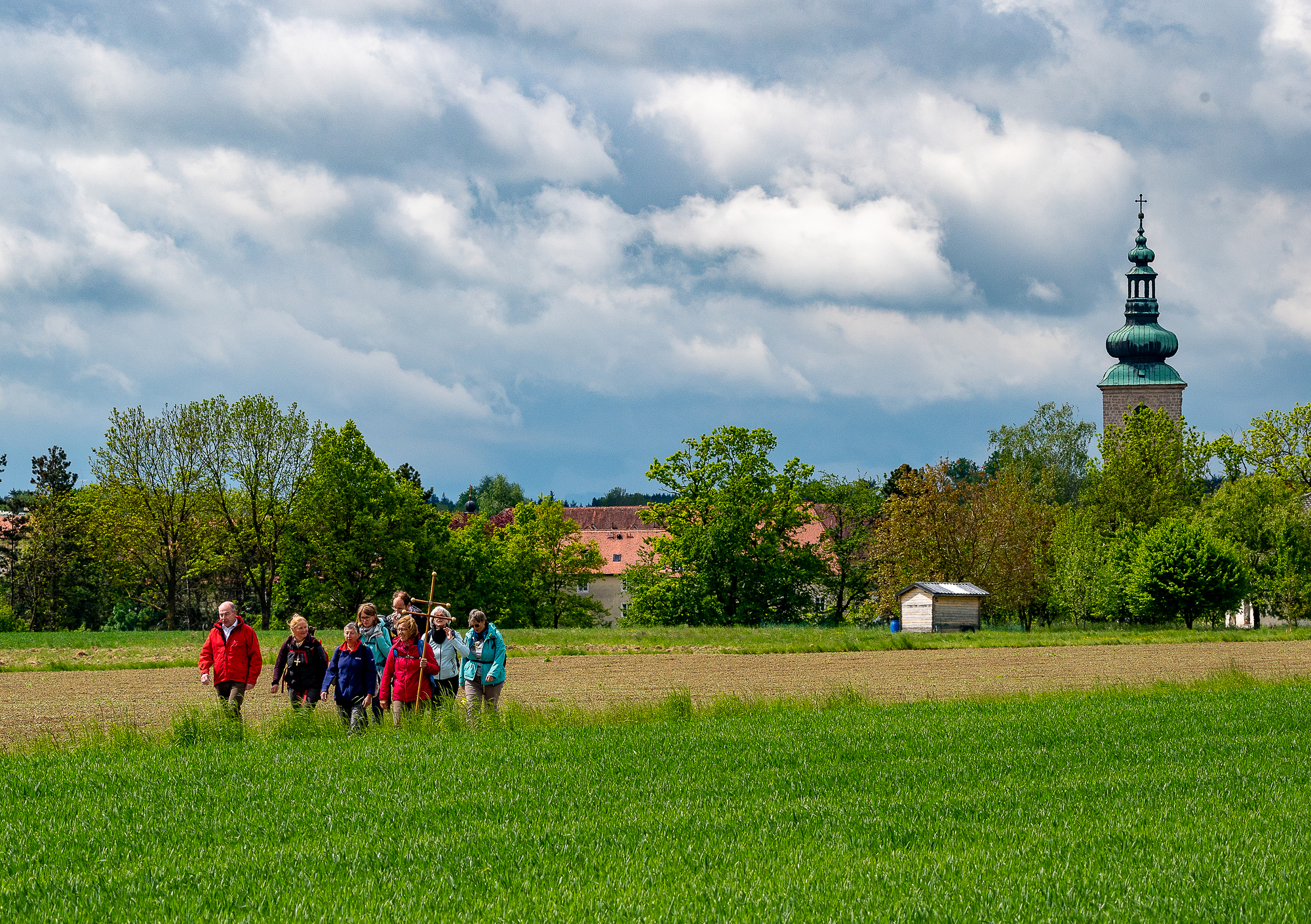 Benedikt Pilgerweg OberoesterreichAuftaktpilgerwanderung aus Anlass des Startes des LEADER-Projekts vom Kloster der Benediktinerinnen Steinerkirchen an der Traun zum Benediktinerstift Kremsmünster am Donnerstag, 20. Mai 2021Foto Jack Haijes