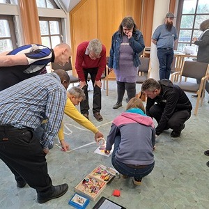 Um das Dekanat vor Augen zu haben, wurde es auf dem Boden aufgeklebt