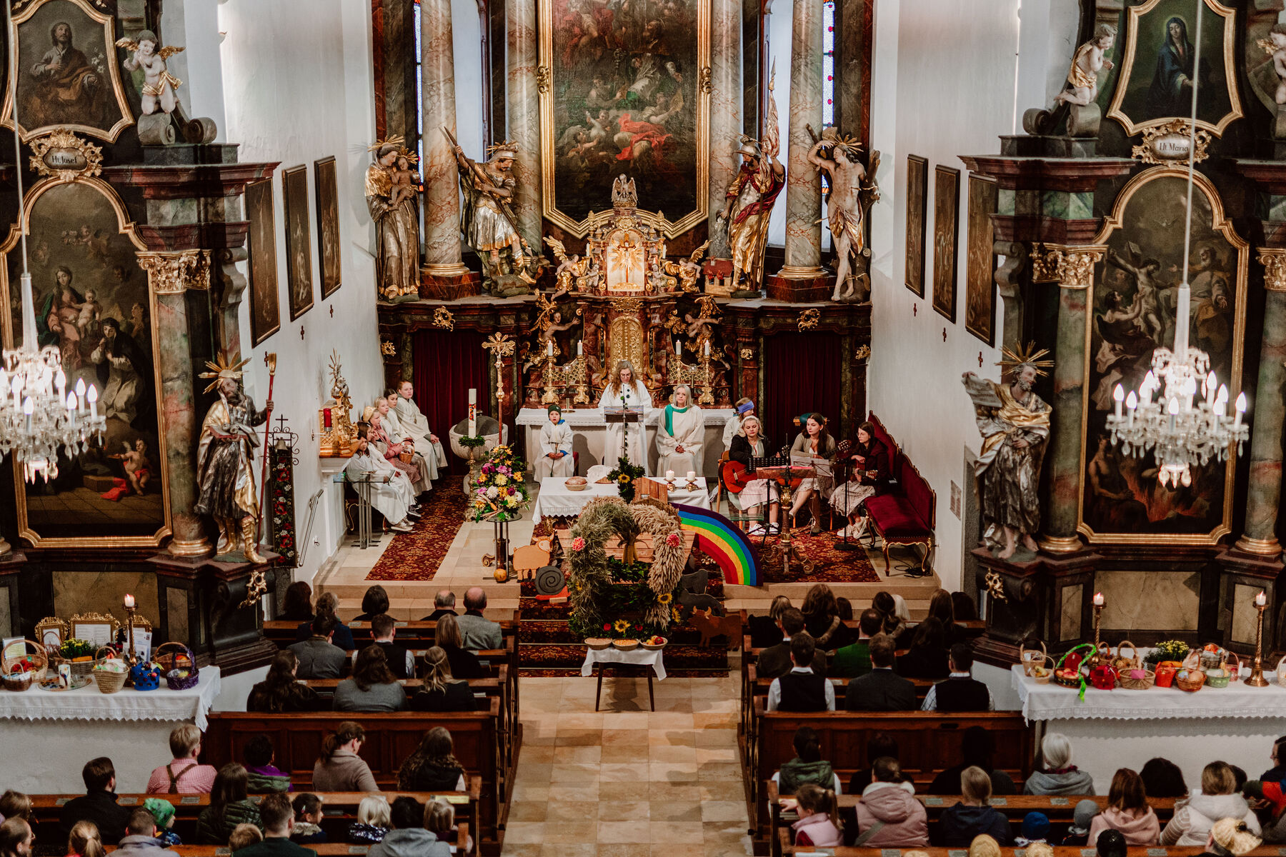 Erntedankfest / © Diözese Linz / Frauenkommission / Laurenz Kaiser Dragana Kljajic und Bianka Payerl feiern den Erntedank-Gottesdienst.