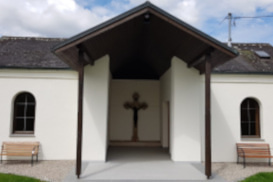 Sitzbänke für Leichenhalle / Anna Bogner Sitzbänke für Leichenhalle