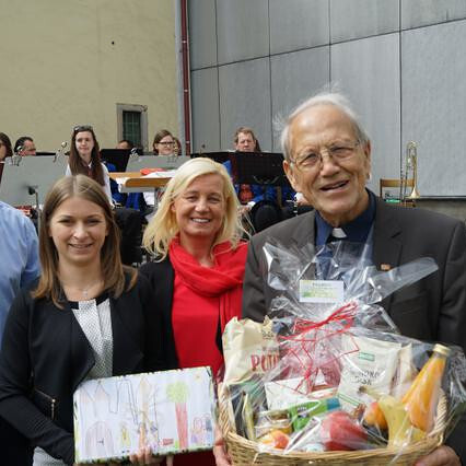 Pfarrfest und Eröffnung des Pfarrhofgartens / © Pfarrgemeinde Hellmonsödt Pfarrfest und Eröffnung des Pfarrhofgartens