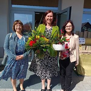 Bibliotheksleiterin Hannelore Kofler, Regionsbegleiterin Ilse Zenisek und Elke Groß-Miko von der Bibliotheksfachstelle