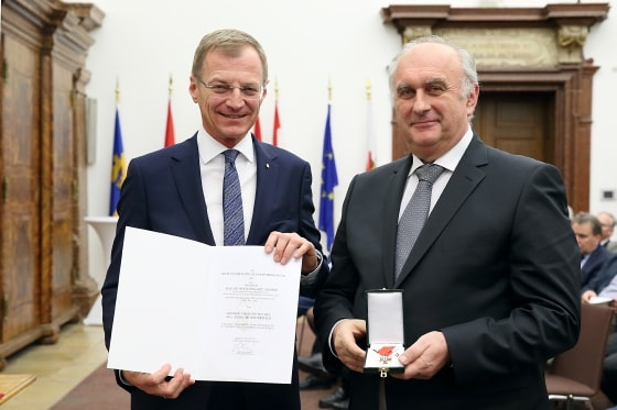 Goldenes Verdienstzeichen des Landes OÖ an Dr. Wolfgang Kreuzhuber