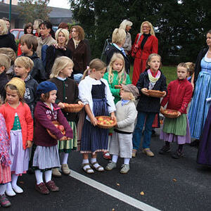 Festzug mit der Erntekrone