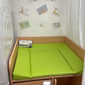 Garderobe / Jausenplatz / Wickelbereich