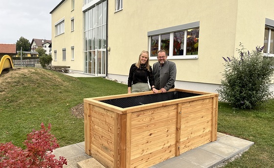 Hochbeet aufgestellt.