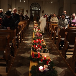 Adventfeier mit Genuss-standln in St. Quirinus
