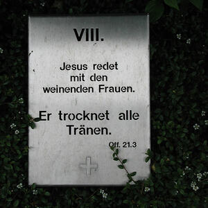 VIII. Station: Jesus redet zu den Frauen weinenden Frauen.
