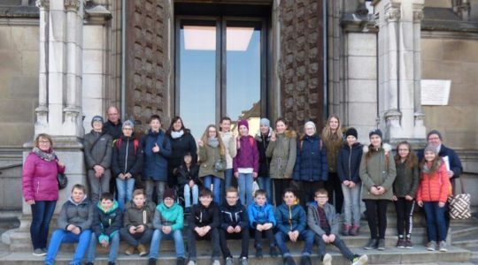Firmlinge besuchen den Linzer Dom