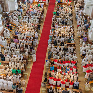 Rund 1.000 Ministrant*innen aus über 90 Pfarrgemeinden Oberösterreichs kamen am Samstag, 14. Juni, in das Stift St. Florian, wo der große Ministrant*innen-Tag der Diözese Linz stattfand. Veranstaltet vom Team Kinder | Katholische Jungschar, verwandel