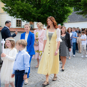 Einzug Kinder und Festgäste