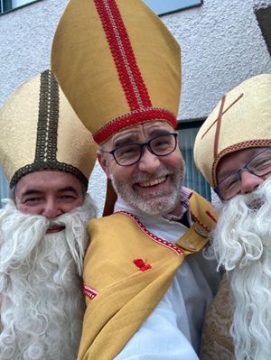 3 Nikoläuse / Wakolbinger Bianca drei Nikoläuse freuen sich schon auf ihren Auftritt