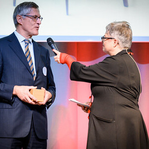 Hans Aigner, Vorsitzender der Bischof-Rudiger-Stiftung nahm die Auszeichnung entgegen