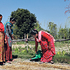 Agrartechnikerin Sunita Chaudhary (rechts) 
