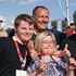 Jubelndes Schwimmteam bei Special Olympics 2022