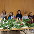 Adventkranzbinden mit Kindern / © Eva Pohn Pfarrgemeinde Timelkam: Kinder banden Adventkränze